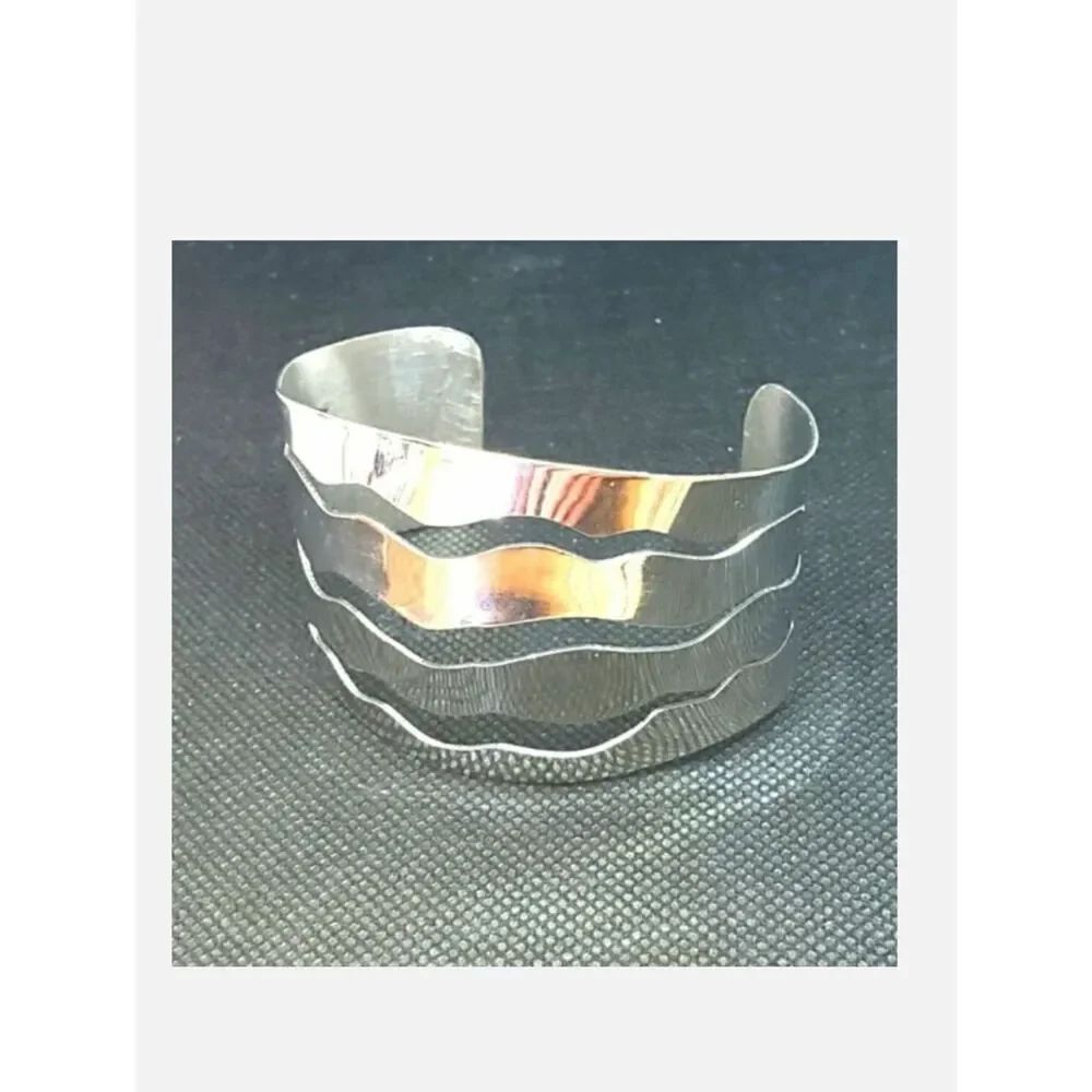 STAINLESS STEEL Wavy Cutout Cuff Bracelet